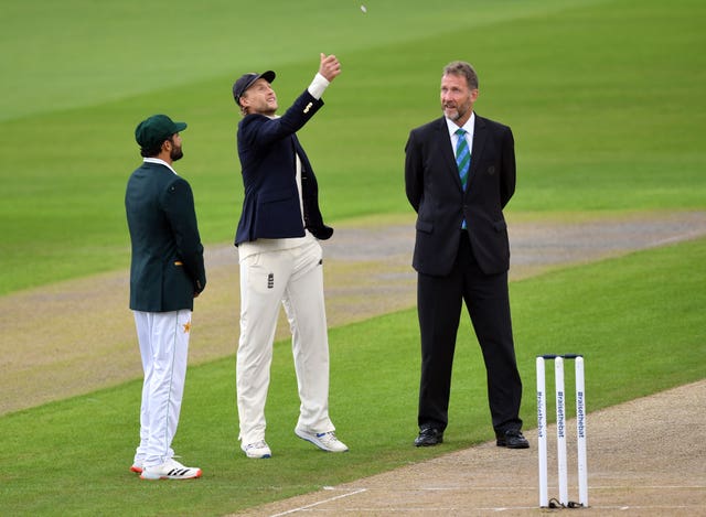 Pakistan captain Azhar Ali, left, called correctly at the toss 