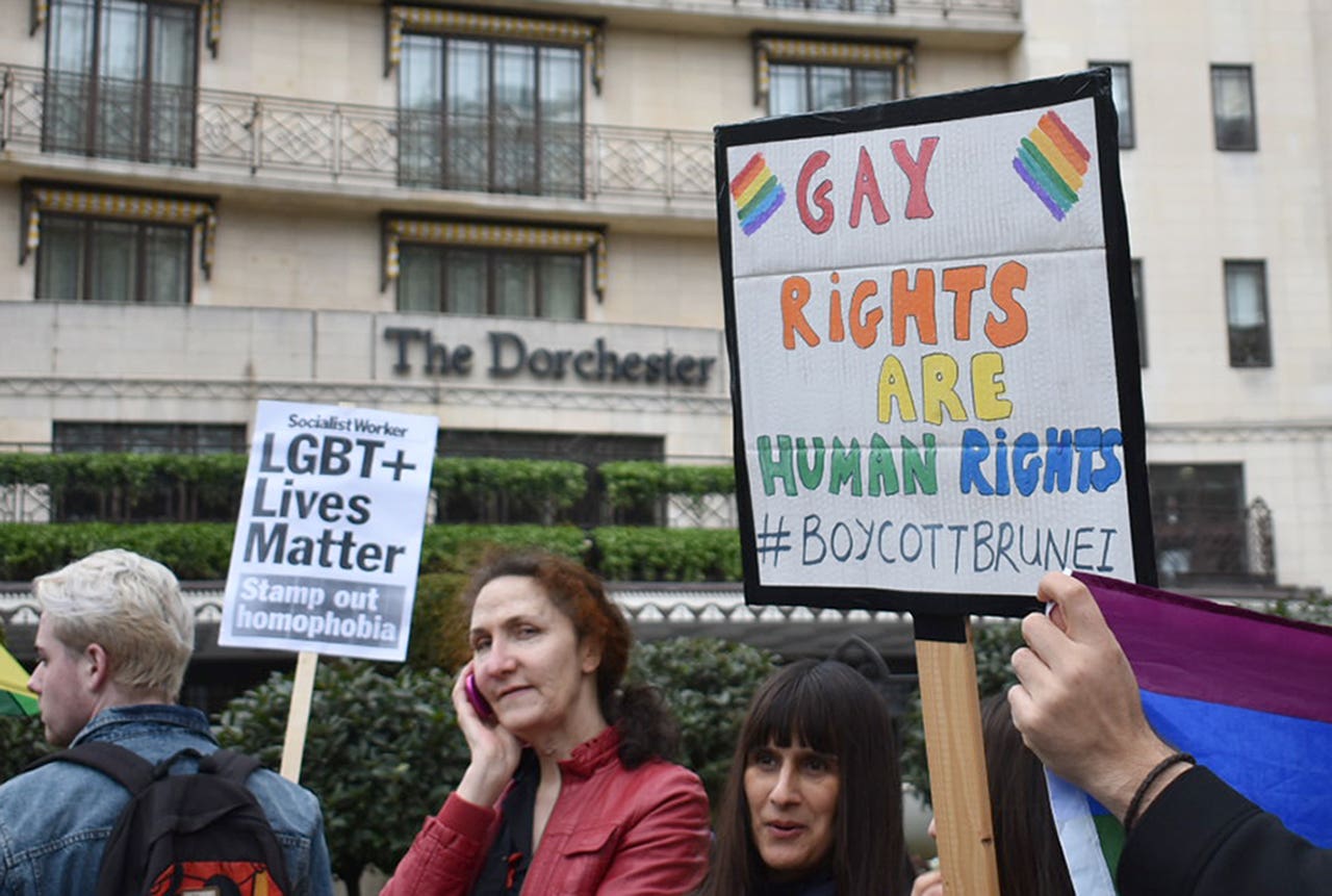 Crowds Surge Past Dorchester Hotel Barriers In Protest At Brunei Lgbt Laws Express And Star