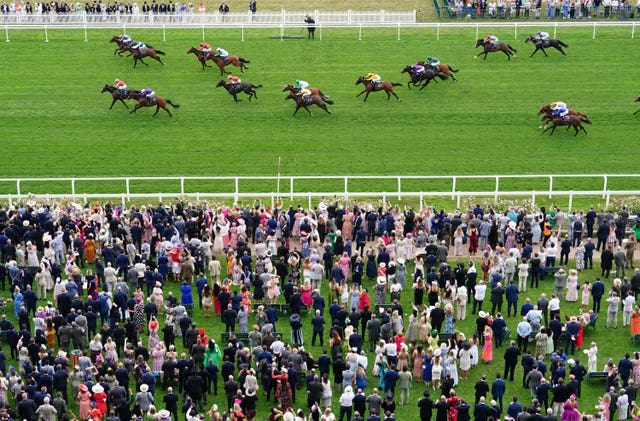 It was a tight finish to the Coventry Stakes
