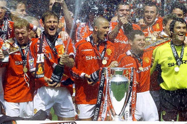 Manchester United celebrate after clinching the 1998-99 Premier League title with victory over Tottenham