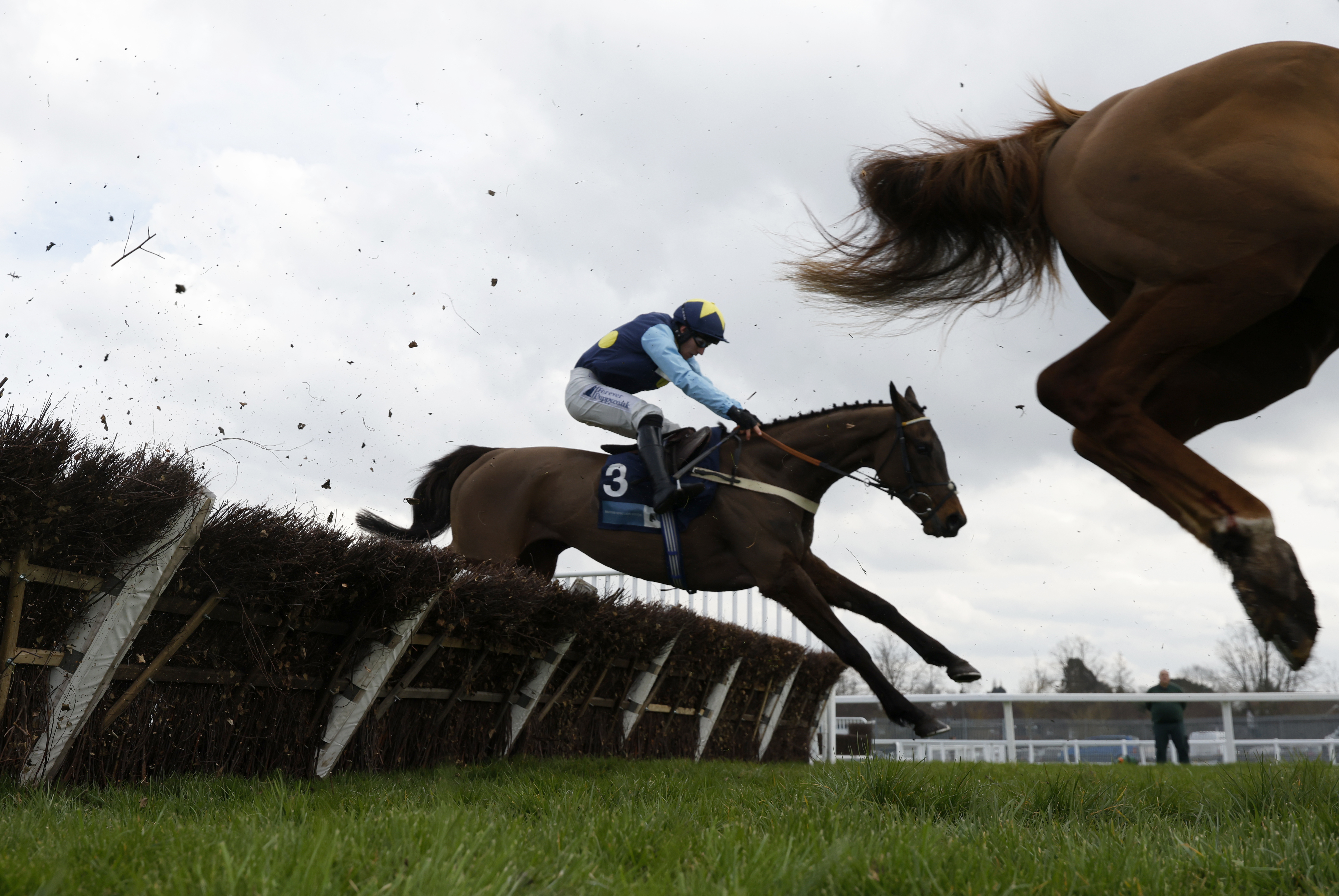 Champagne Sparks Sandown Celebration For Pauling Geegeez.co.uk