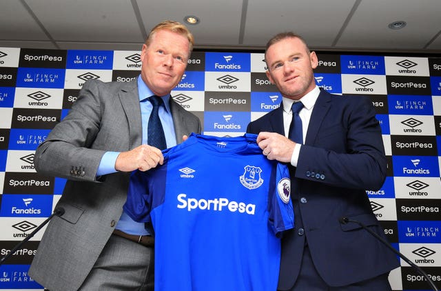 Wayne Rooney signs for Everton