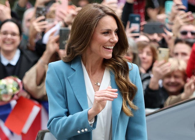 Kate waves to wellwishers