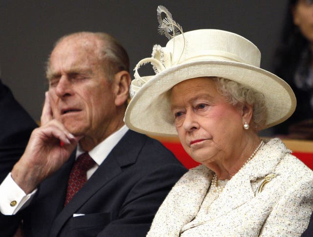 Queen Elizabeth II opens new university building