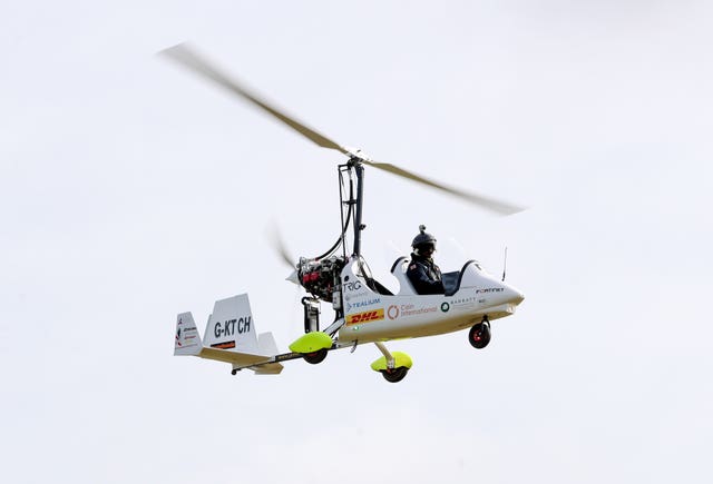 Round-the-world gyrocopter record bid