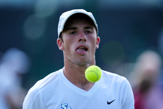 Oliver Tarvet looks at the ball