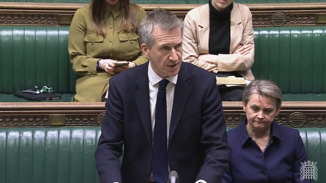 Security minister Dan Jarvis making a statement in the Commons 