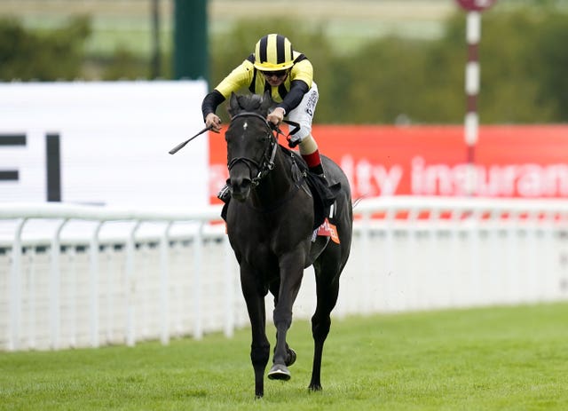 Vandeek winning the Richmond Stakes at Goodwood 