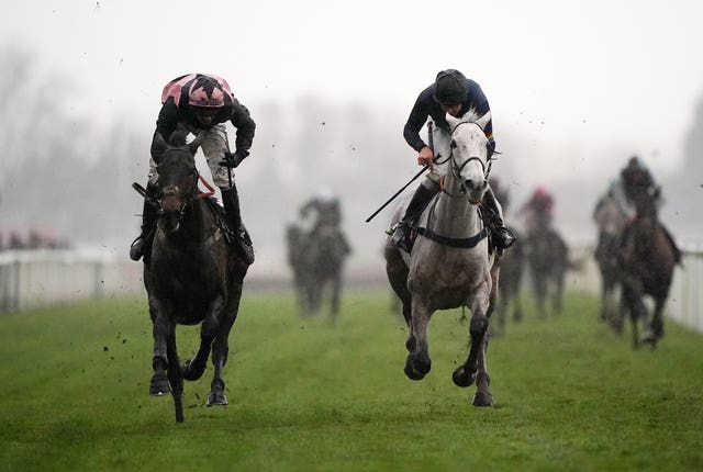 Snow Leopardess winning the Becher Chase