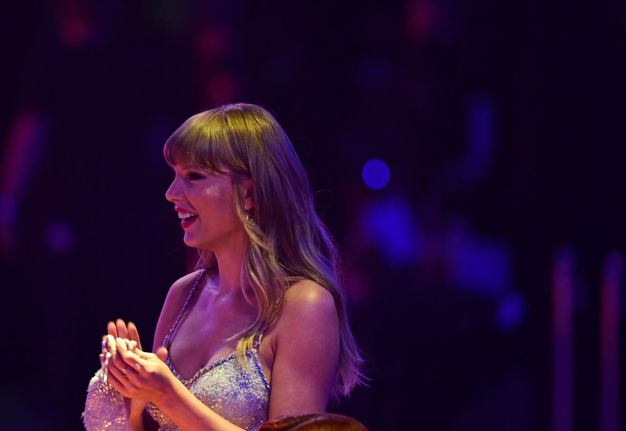 Taylor Swift shares advice for artists in Brits