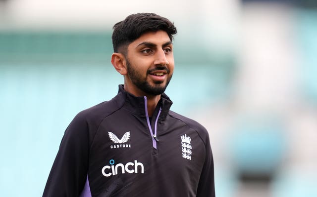 Shoaib Bashir takes part in England practice