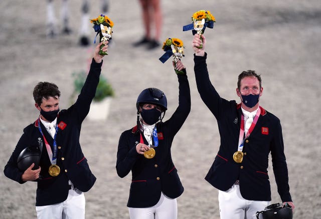 Laura Collett, Tom McEwen and Oliver Townend celebrate their gold medal 
