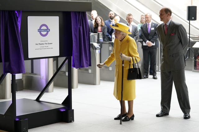 The Queen unveiled a plaque at Paddington