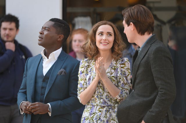 Rose Byrne Continues her Role in 'Mrs. America' - Alsiasi
