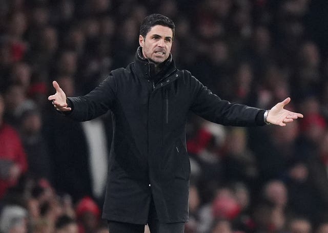 Arsenal manager Michel Arteta the gestures of the touch line.