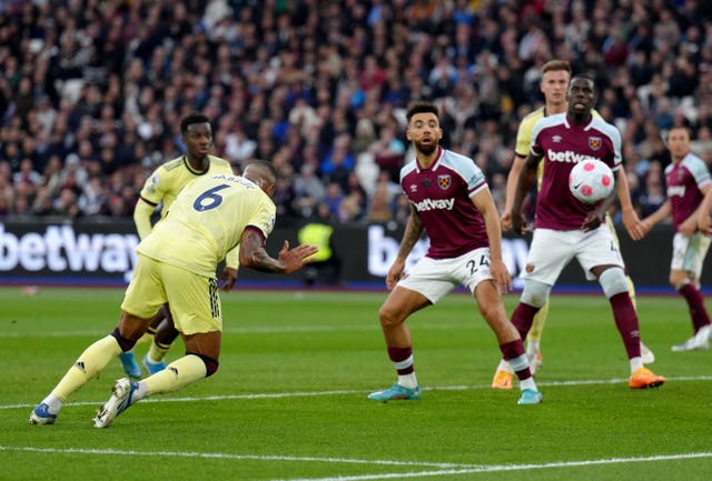 Gabriel heads in Arsenal's winner