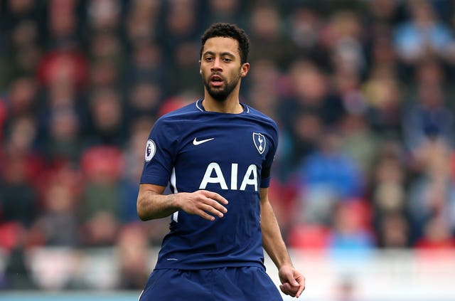 Tottenham midfielder Mousa Dembele has yet to agree a new deal 