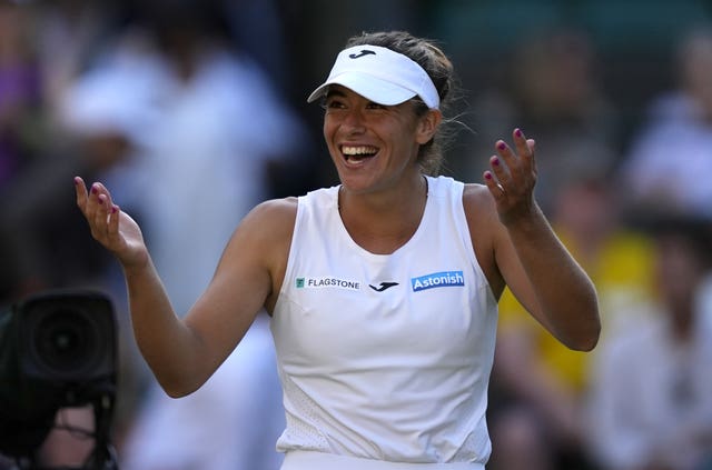Solana Sierra celebrates victory against Katie Boulter