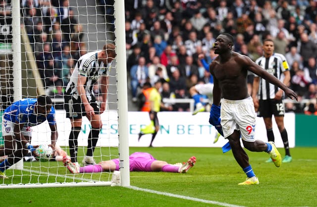 Brian Brobbey, right, celebrates after scoring Sunderland’s late winner at Newcastle
