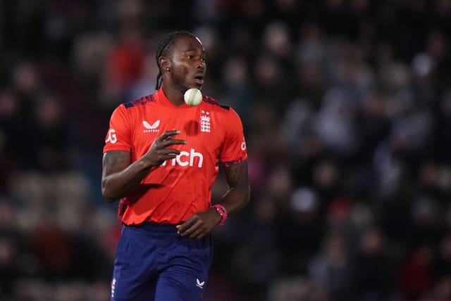 Jofra Archer bowling for England