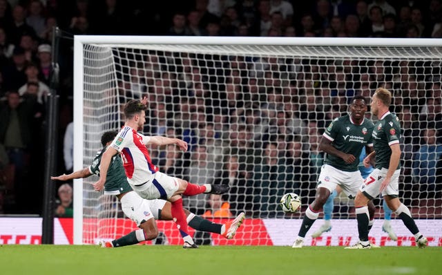 Declan Rice takes a shot with his right foot in Arsenal's game with Bolton