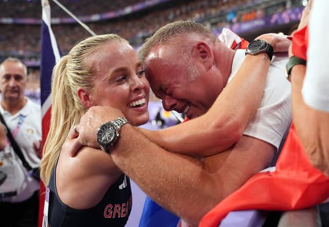 Keely Hodgkinson celebrates winning the women's 800 metres final