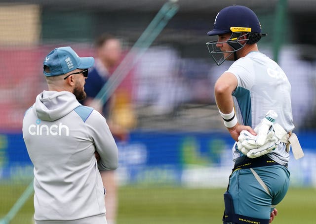 Brendon McCullum (left) shares his thoughts with Stuart Broad (right).