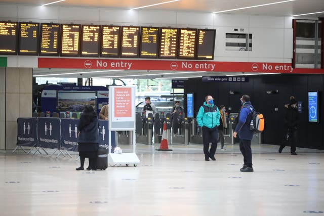 Commuters at Leeds railway station (Danny Lawson/PA)