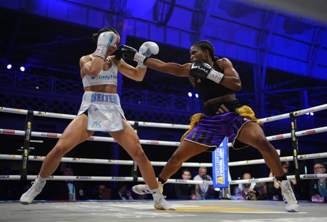 Terri Harper (left) in action against Caroline Dubois
