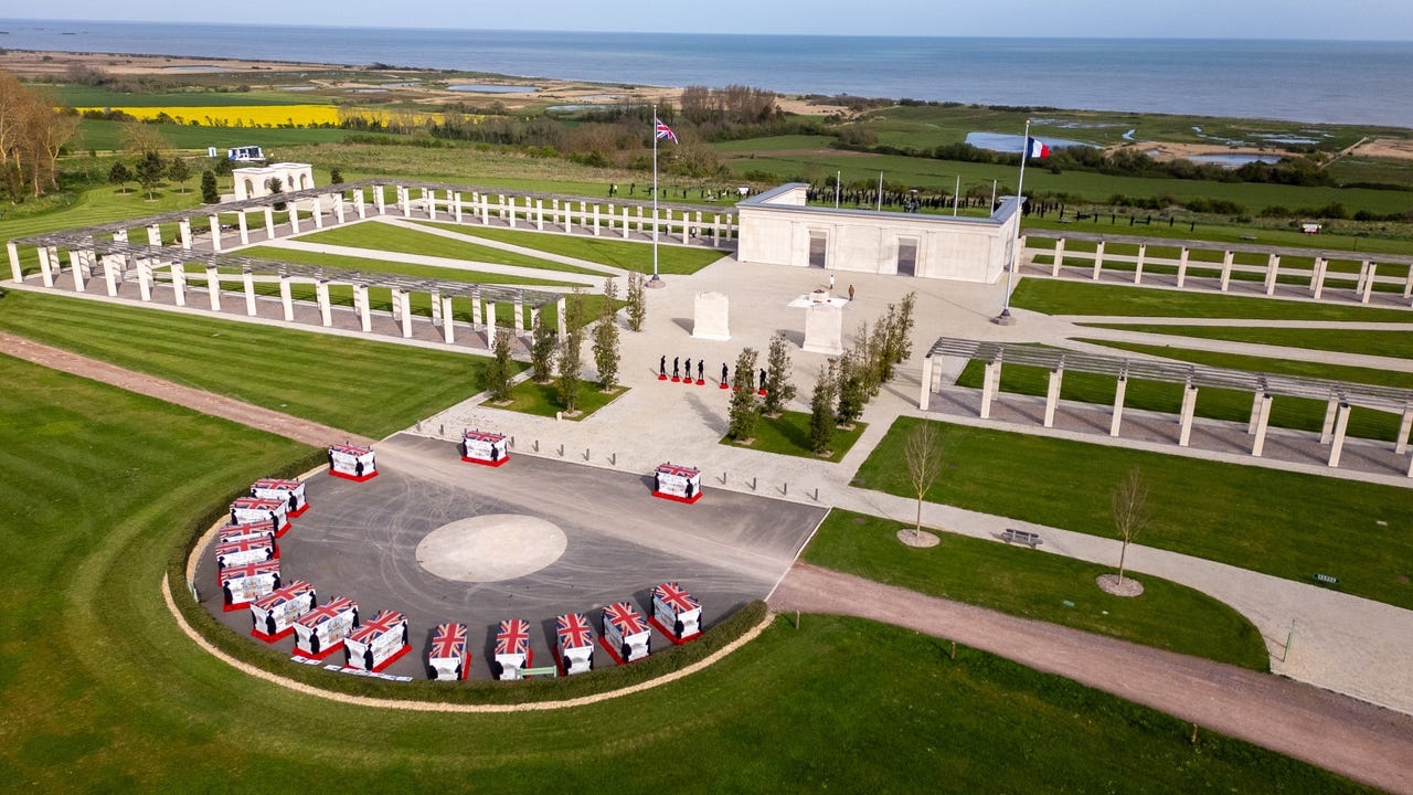 Parachute re-enactment and flypasts to mark 80th anniversary of D-Day ...