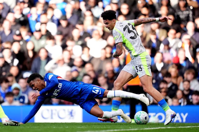 Nico O’Reilly, right, battles for the ball