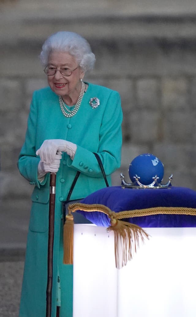 The queen wearing a new brooch