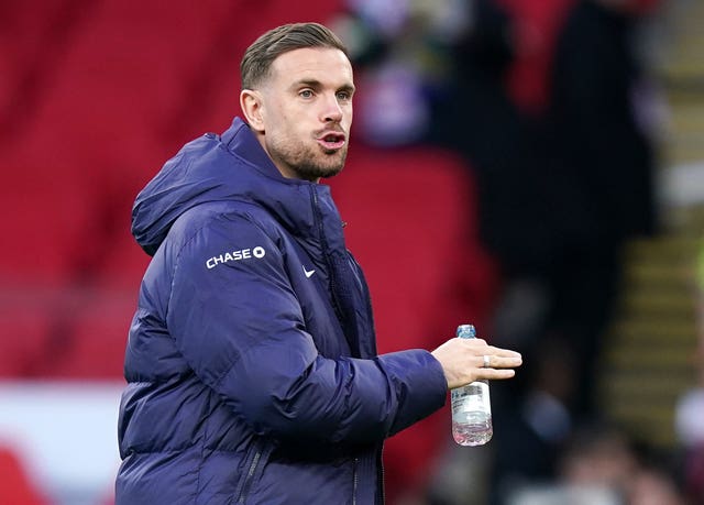 Jordan Henderson holding a bottle of water in his hands while he speaks