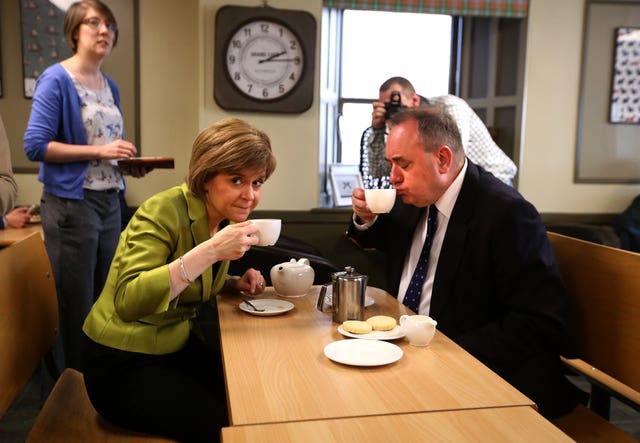 Nicola Sturgeon and Alex Salmond in a cafe