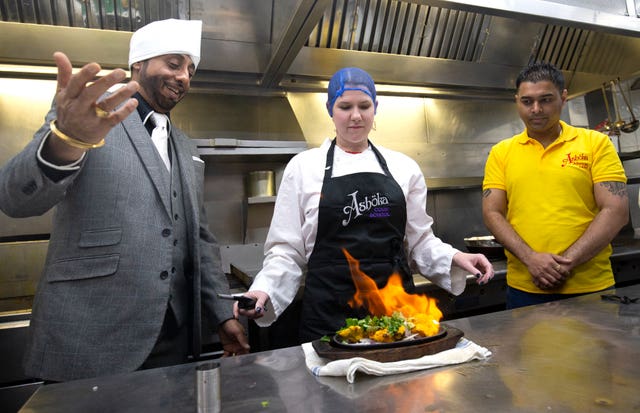 Lib Dem leader Jo Swinson helps make a chicken tikka masala during a visit to the Ashoka restaurant in Bearsden, Glasgow 