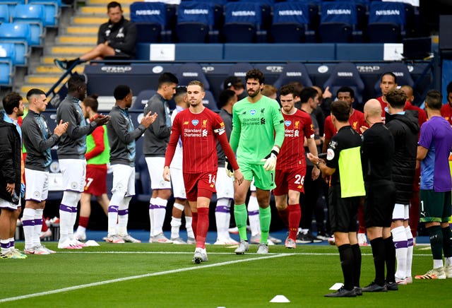 Manchester City give Liverpool a guard of honour in 2020