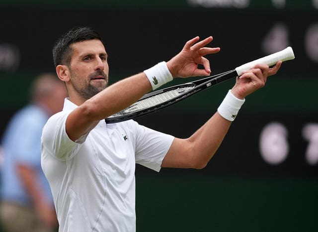 Novak Djokovic pretends to play his racket like a violin at Wimbledon