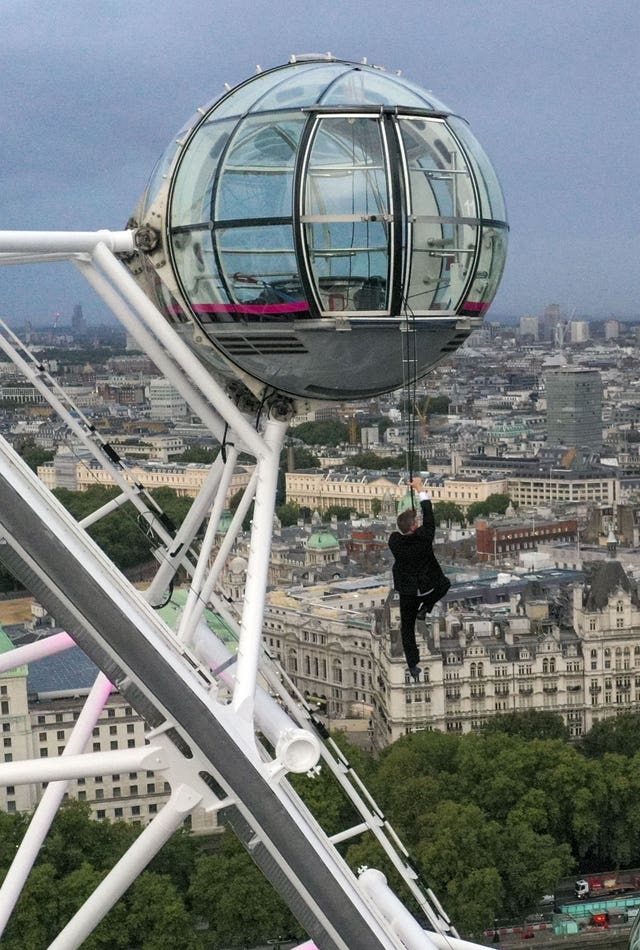 No Time To Die – London Eye stunt