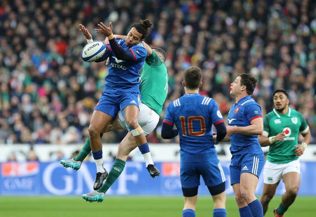 Rob Kearney (right) hAd a trying afternoon