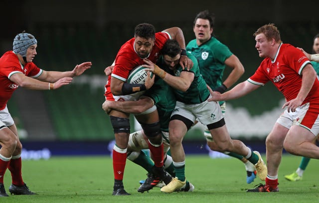 Taulupe Faletau, centre left, is tackled by Ireland’s Robbie Henshaw, right, and Peter O’Mahony