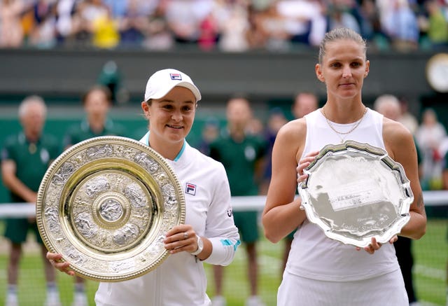 Ashleigh Barty (left) with her trophy after winning the ladies’ singles final match and runner up Karolina Pliskova with her trophy