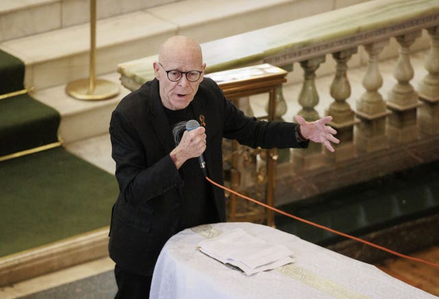 Eamonn McCann giving a eulogy to Nell McCafferty at St Columba’s Church