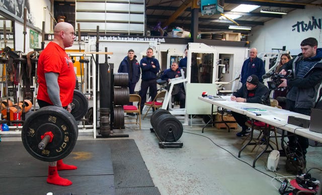 Glen Bailey Guinness World Record weight lift challenge