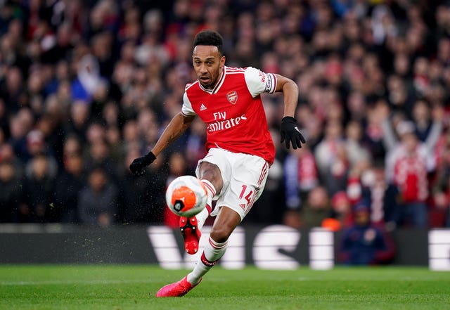 Pierre-Emerick Aubameyang tucks home his first finish