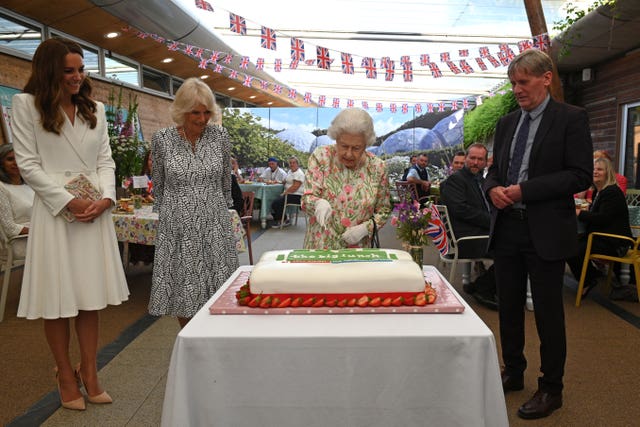 The Queen cutting a cake