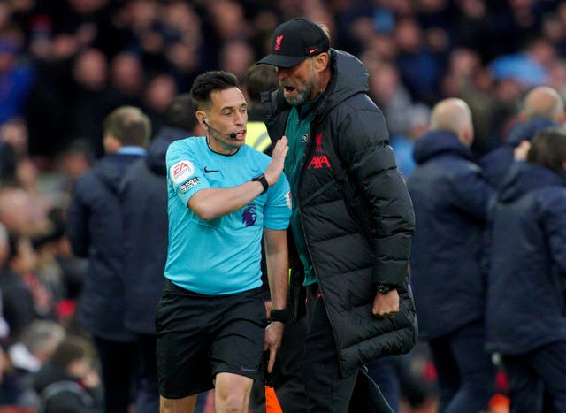 Jurgen Klopp confronts the assistant referee during Liverpool's win over Manchester City