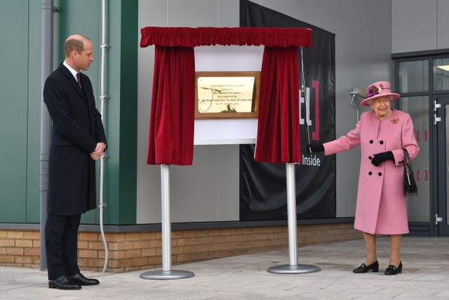 Queen Elizabeth II marks centenary of burial of Unknown Warrior