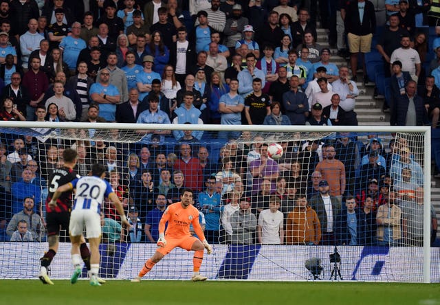 Julio Enciso scores Brighton's  equaliser