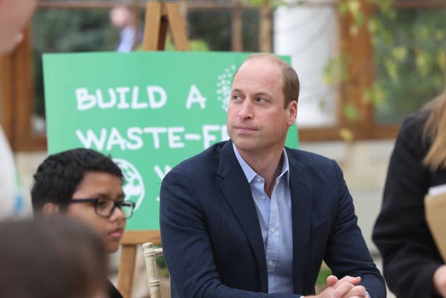 The Duke of Cambridge with schoolchildren at Kew (Ian Vogler/Daily Mirror/PA)