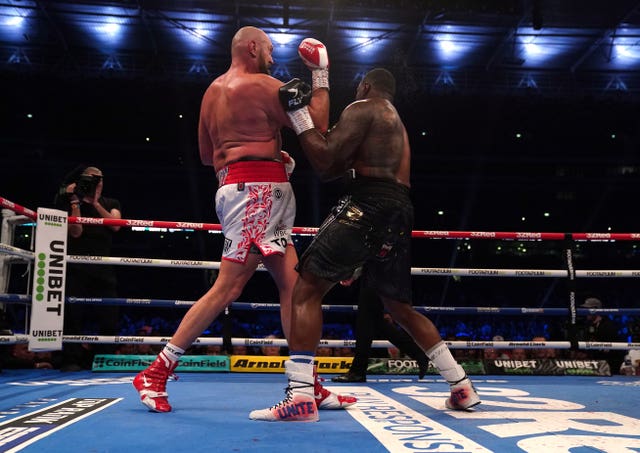 Tyson Fury knocks out Dillian Whyte